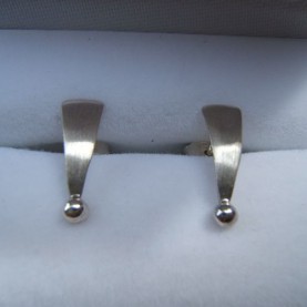 Moderne oorsteker zilver