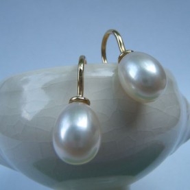 Oorhaak zoetwaterparel druppel met geelgoud