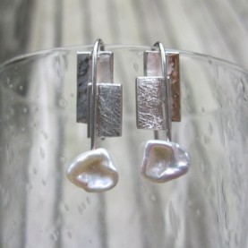 Oorbel structuur vlakjes met keshi parel