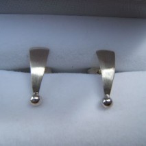 Moderne oorsteker zilver