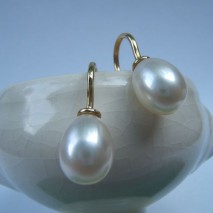 Oorhaak zoetwaterparel druppel met geelgoud